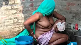 Indian Village Desi Bathing Video In Hindi Desi Radhika - Full Capture