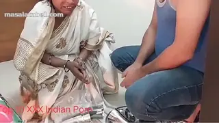Viral Poor bagger women fucked by owner only for Rs100 Infront of her Husband!! Viral Sex - Caught in 4K